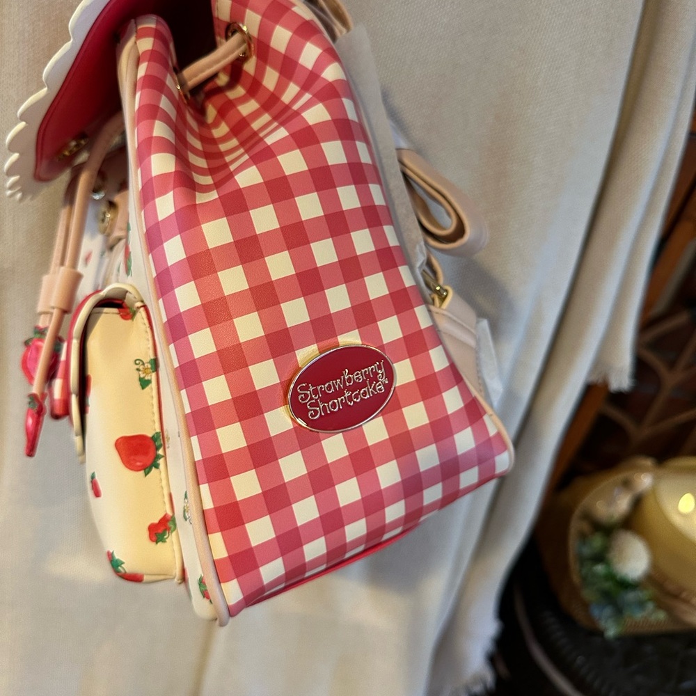 Strawberry Shortcake Drawstring Backpack
NWT - Picture 4 of 6